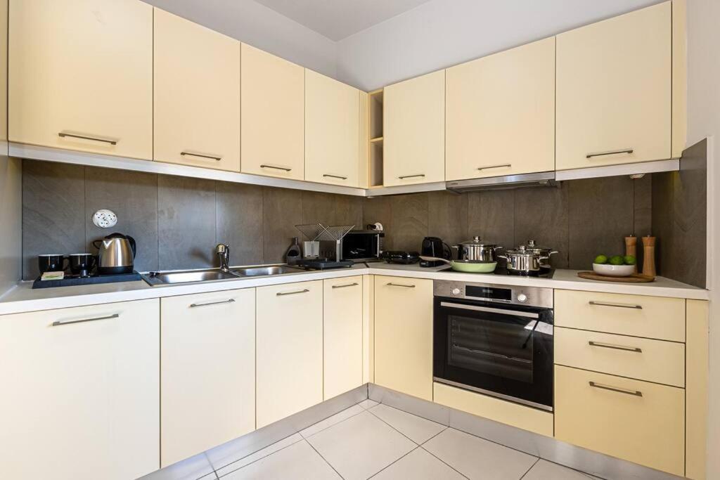 Nh Urban Living In Nea Alikarnassos Apartman Iráklio Kültér fotó